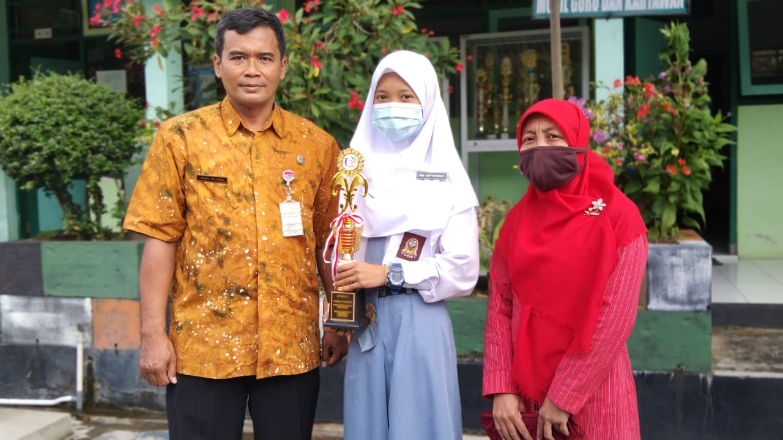 SMKN 7 Purworejo Juara Fashion Technology LKS Kabupaten