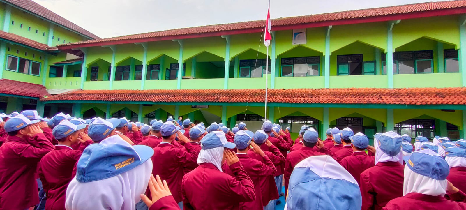 Upacara Bendera Penuh Makna, Pesan “ANGEL” Jadi Pengingat bagi Siswa SMK N 7 Purworejo