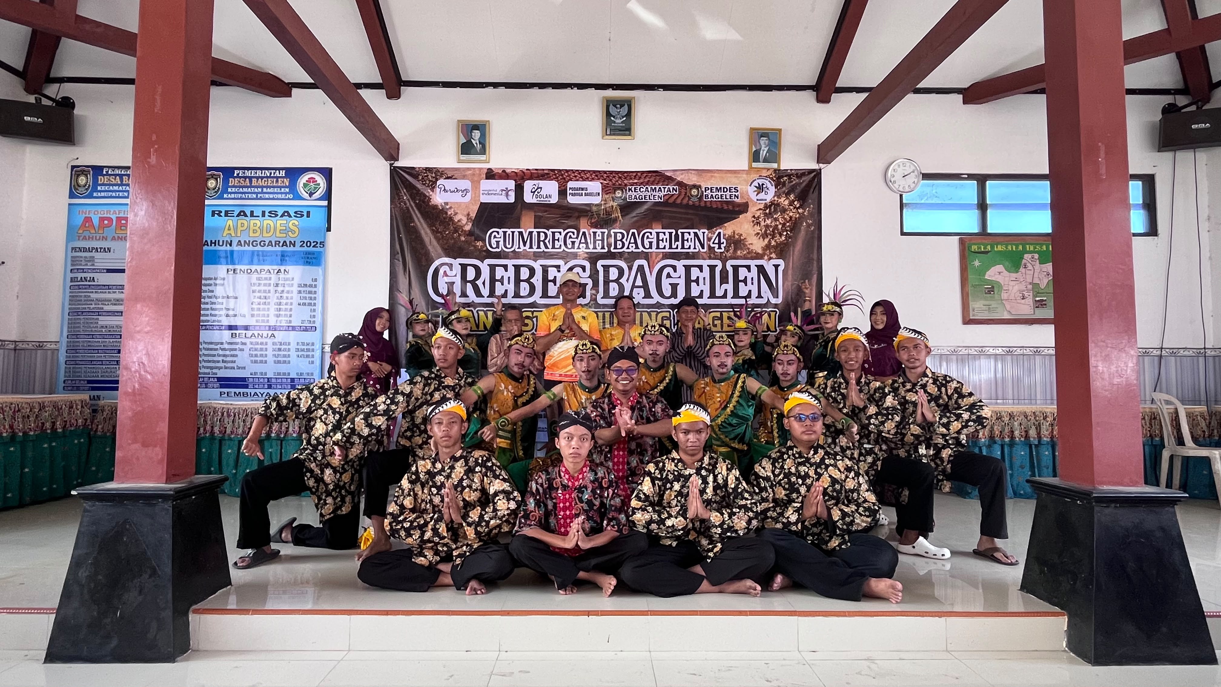 38 Siswa SMK Negeri 7 Purworejo Bertugas sebagai Pasukan Pengibar Bendera HUT ke-81 RI di Kecamatan Bagelen